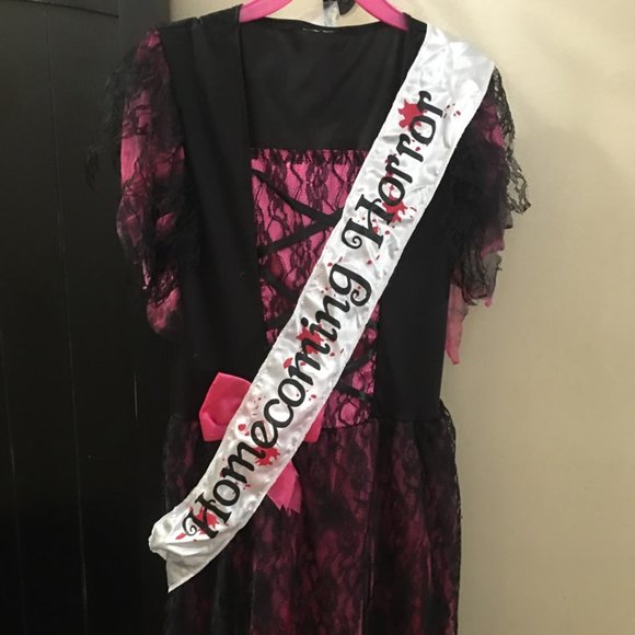 Halloween  Costume - Homecoming Horror Queen - Picture 1 of 2